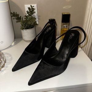 POINTED TOE BLACK HEELS